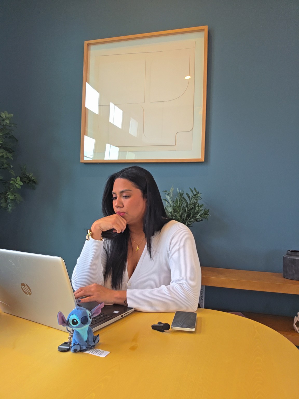 Melisa Parodi trabajando frente a su computador